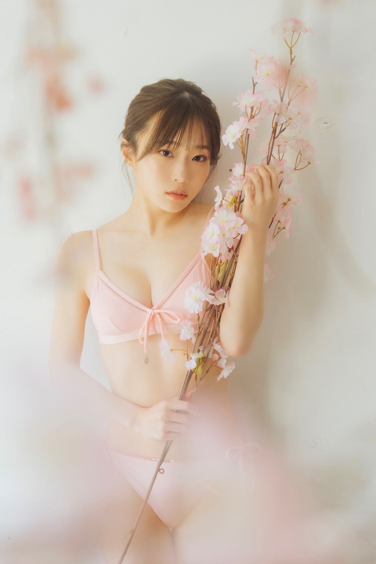 岸みゆ (c)「B.L.T.2023年5月号」（東京ニュース通信社刊）（写真：横山マサト）