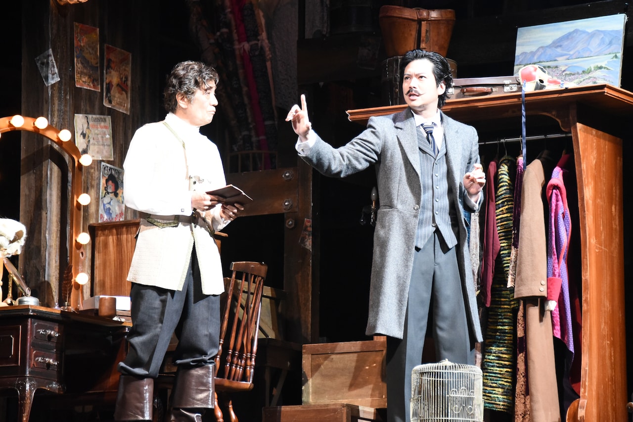 加藤シゲアキ、付け髭姿でドタバタ主演舞台「これで『チャンカパーナ』は歌えない」