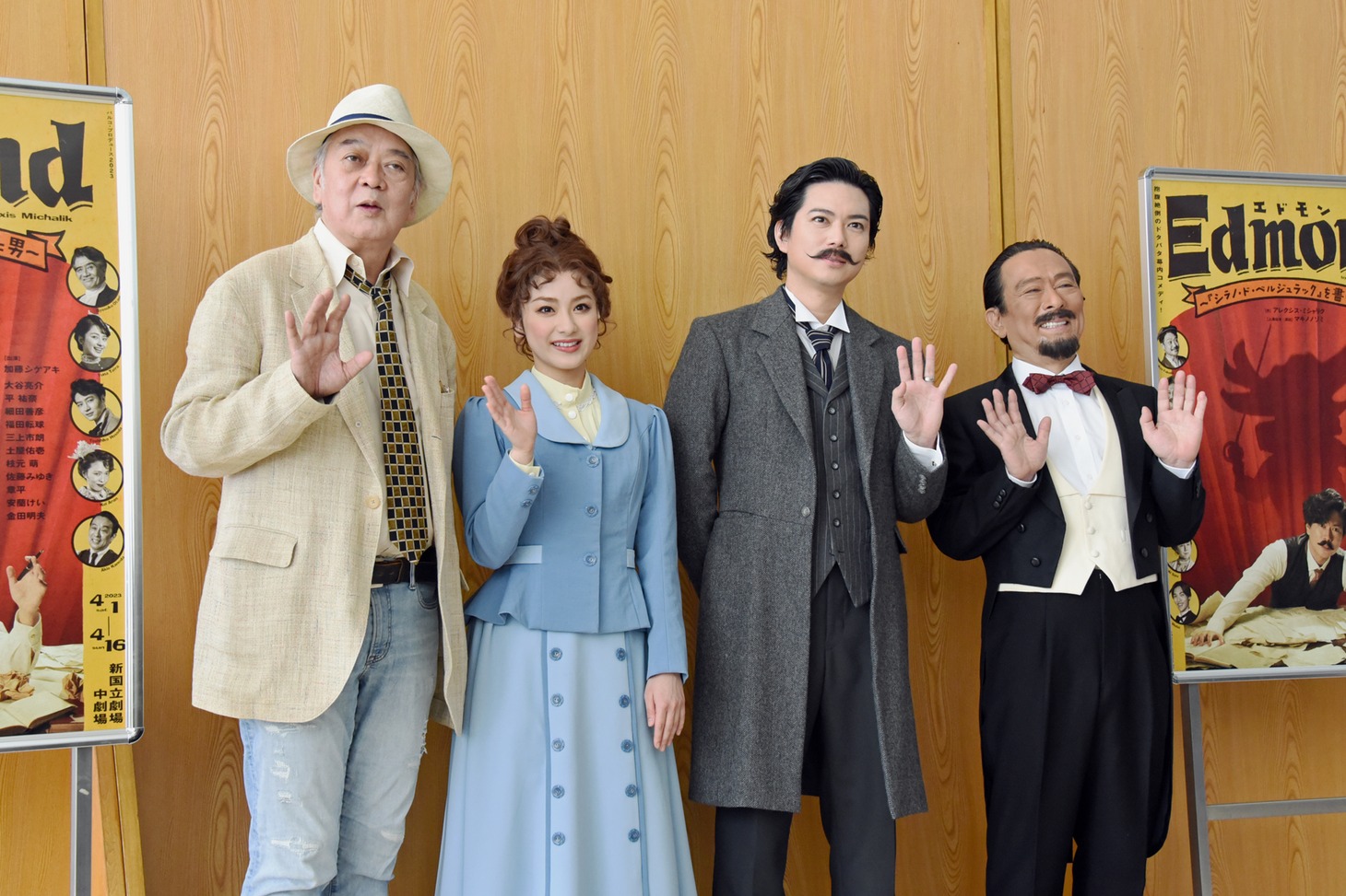 左からマキノノゾミ、平祐奈、加藤シゲアキ、金田明夫。