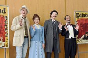 左からマキノノゾミ、平祐奈、加藤シゲアキ、金田明夫。