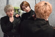 「ベストナインフォト」に挑戦する超特急。