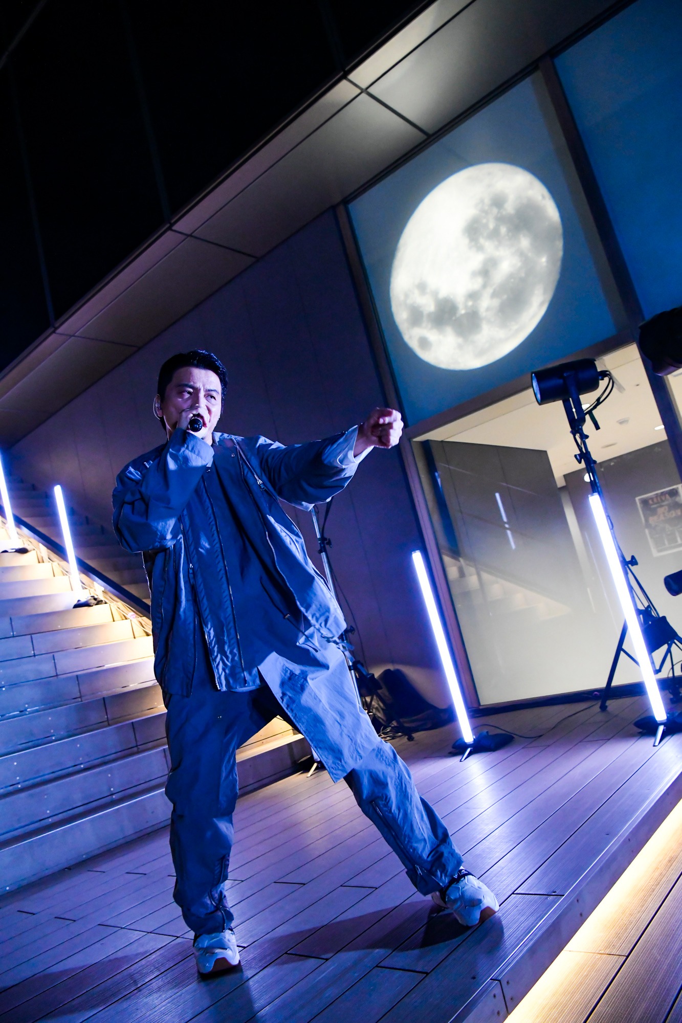 「Under the Moon」を披露するKREVA。（撮影：高田梓）