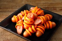 プリマハム「香薫」×東ハト「暴君ハバネロ」のアレンジレシピ「スパイラル香薫ハバネロ」。