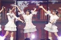 「≠ME 4th ANNIVERSARY PREMIUM CONCERT」の様子。(c)YOANI/KING RECORDS