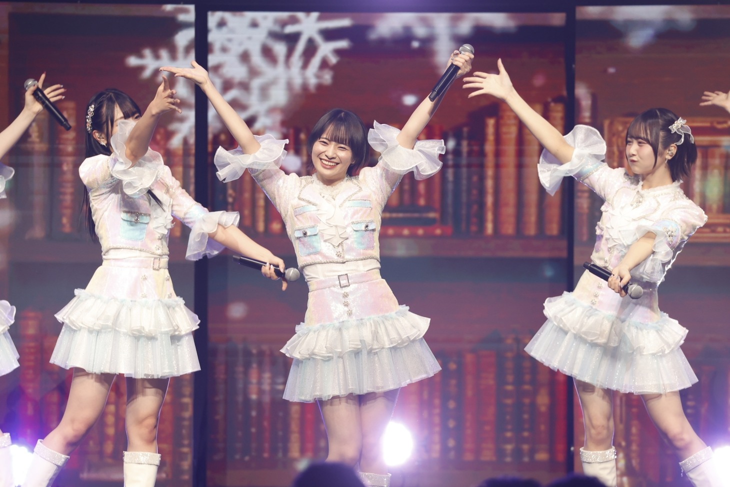 「≠ME 4th ANNIVERSARY PREMIUM CONCERT」の様子。(c)YOANI/KING RECORDS