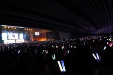 「≠ME 4th ANNIVERSARY PREMIUM CONCERT」の様子。(c)YOANI/KING RECORDS