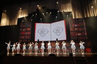 「≠ME 4th ANNIVERSARY PREMIUM CONCERT」の様子。(c)YOANI/KING RECORDS