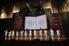 「≠ME 4th ANNIVERSARY PREMIUM CONCERT」の様子。(c)YOANI/KING RECORDS