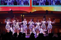 「≠ME 4th ANNIVERSARY PREMIUM CONCERT」の様子。(c)YOANI/KING RECORDS