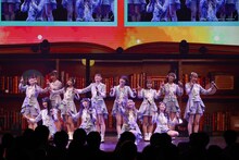 「≠ME 4th ANNIVERSARY PREMIUM CONCERT」の様子。(c)YOANI/KING RECORDS