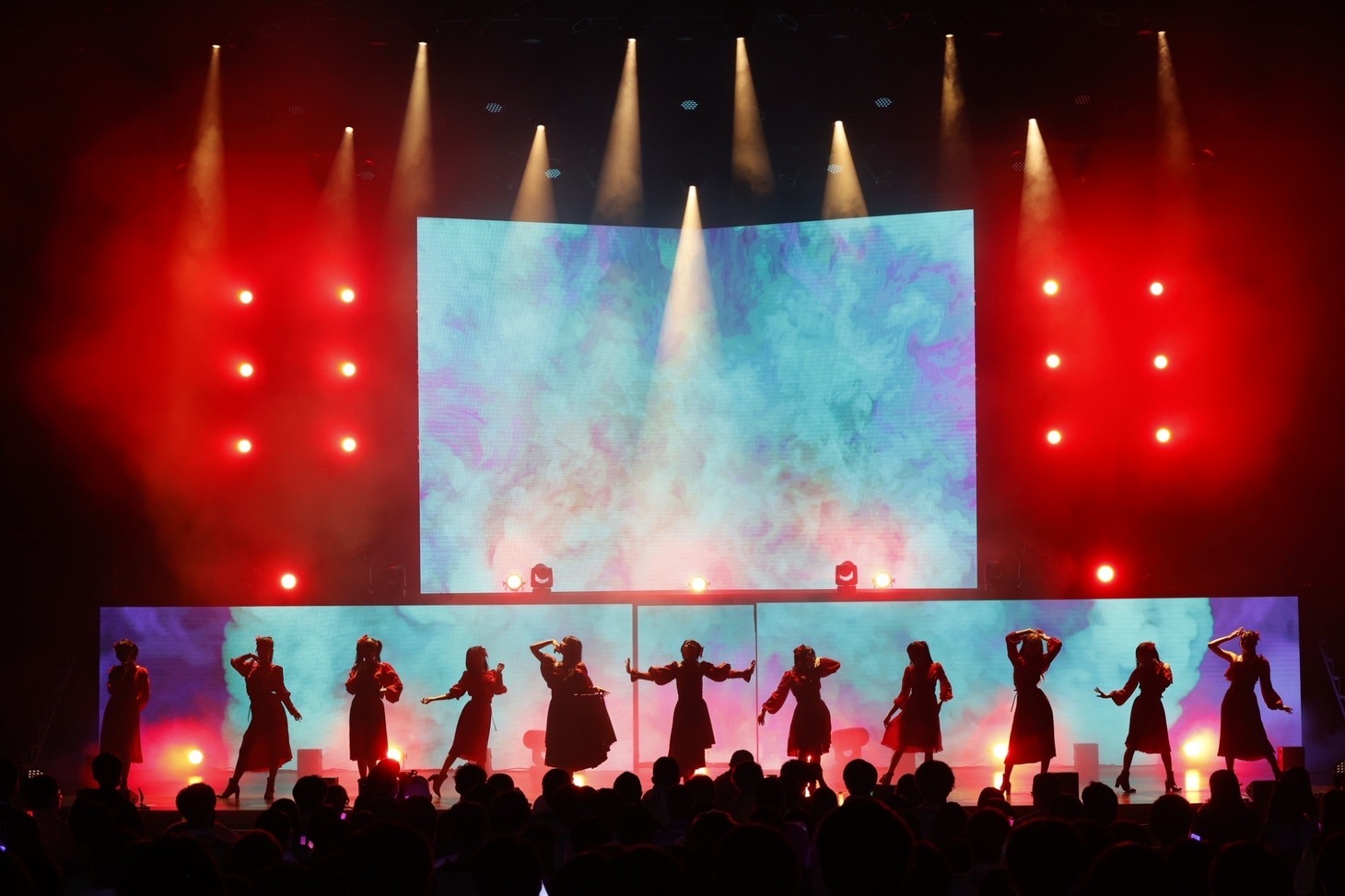 「≠ME 4th ANNIVERSARY PREMIUM CONCERT」の様子。(c)YOANI/KING RECORDS