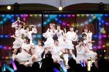 「≠ME 4th ANNIVERSARY PREMIUM CONCERT」の様子。(c)YOANI/KING RECORDS