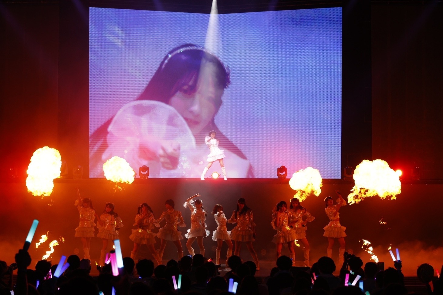 「≠ME 4th ANNIVERSARY PREMIUM CONCERT」の様子。(c)YOANI/KING RECORDS