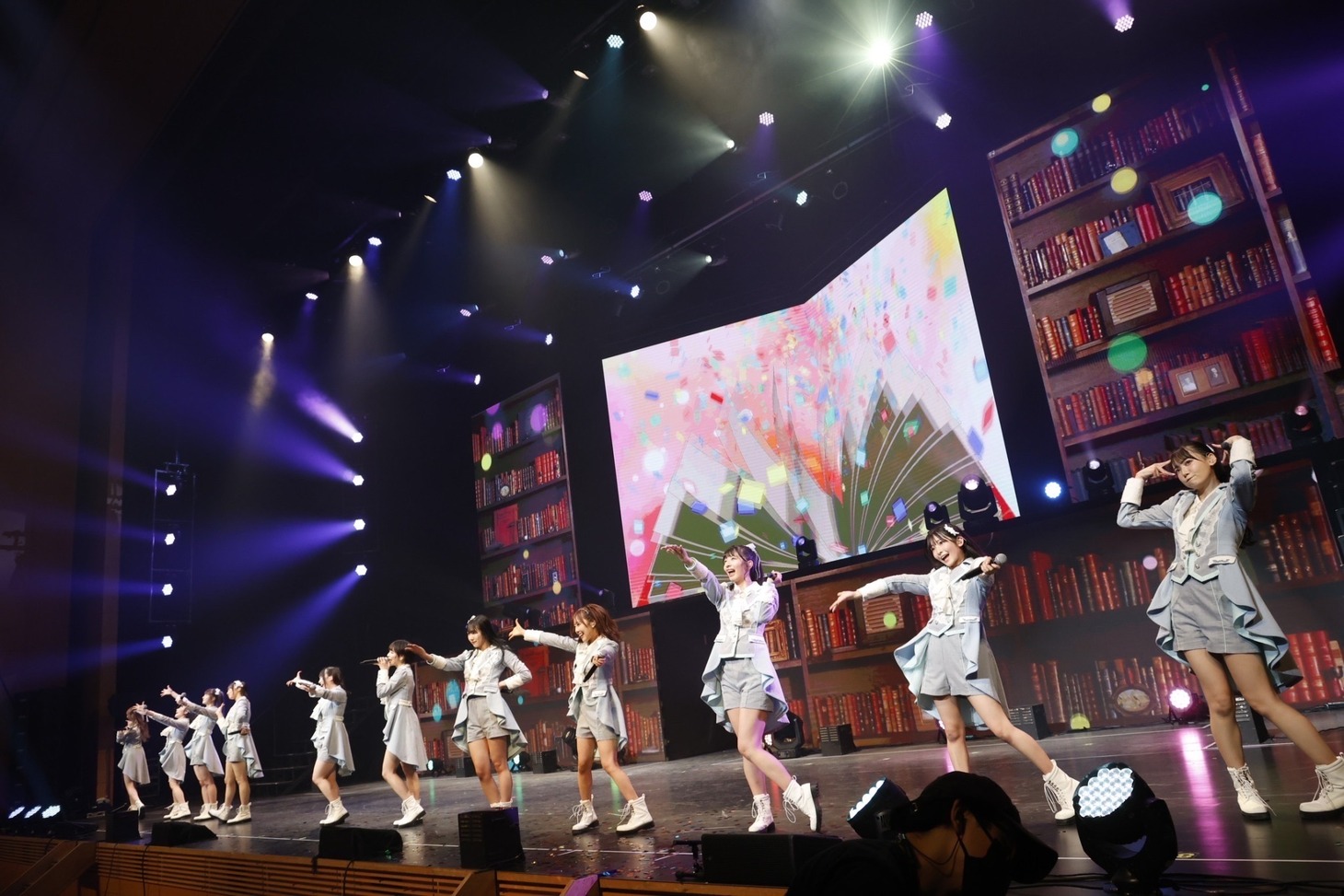 「≠ME 4th ANNIVERSARY PREMIUM CONCERT」の様子。(c)YOANI/KING RECORDS