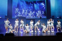 「≠ME 4th ANNIVERSARY PREMIUM CONCERT」の様子。(c)YOANI/KING RECORDS