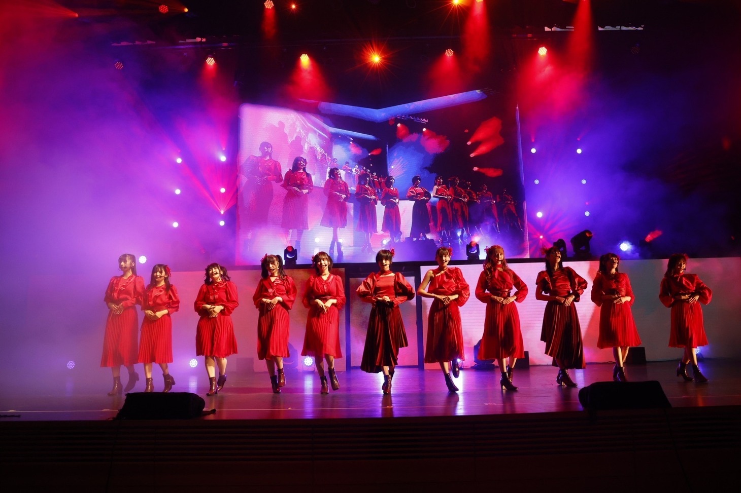 「≠ME 4th ANNIVERSARY PREMIUM CONCERT」の様子。(c)YOANI/KING RECORDS