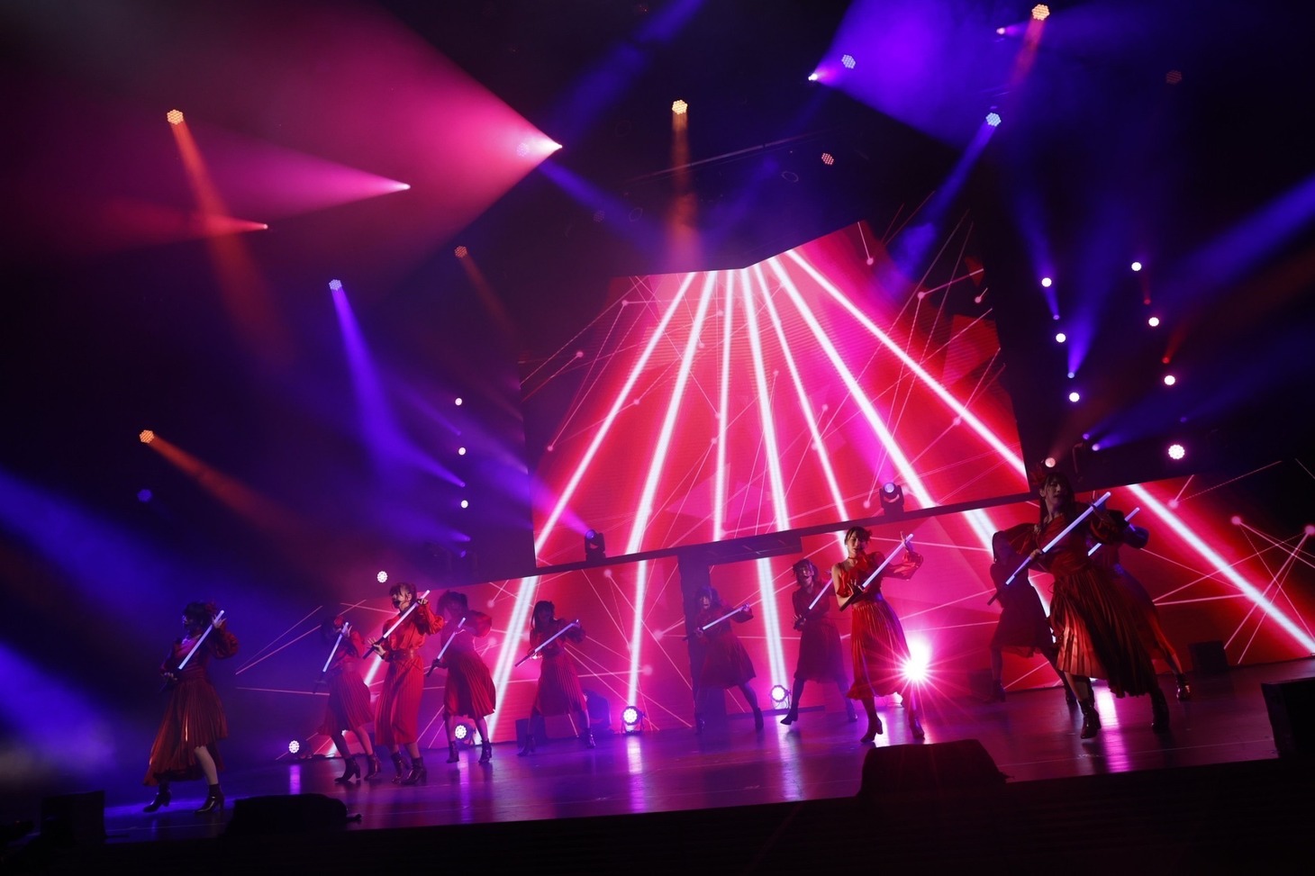 「≠ME 4th ANNIVERSARY PREMIUM CONCERT」の様子。(c)YOANI/KING RECORDS