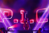 「≠ME 4th ANNIVERSARY PREMIUM CONCERT」の様子。(c)YOANI/KING RECORDS