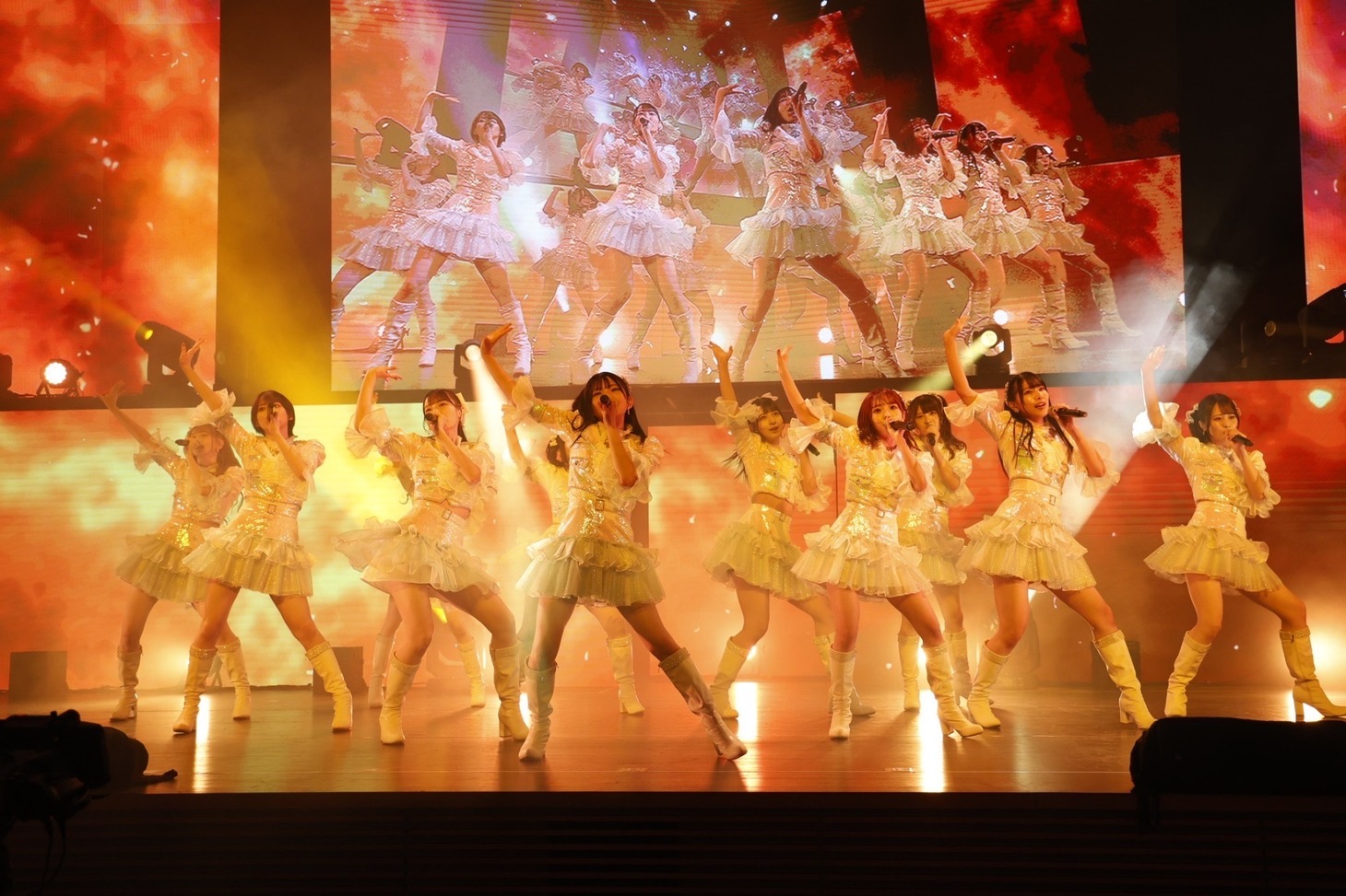 「≠ME 4th ANNIVERSARY PREMIUM CONCERT」の様子。(c)YOANI/KING RECORDS