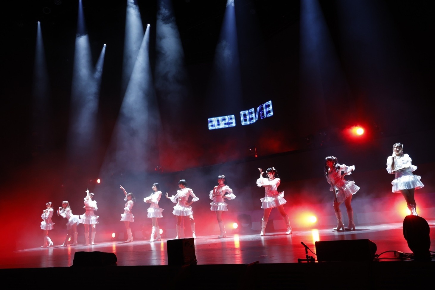 「≠ME 4th ANNIVERSARY PREMIUM CONCERT」の様子。(c)YOANI/KING RECORDS