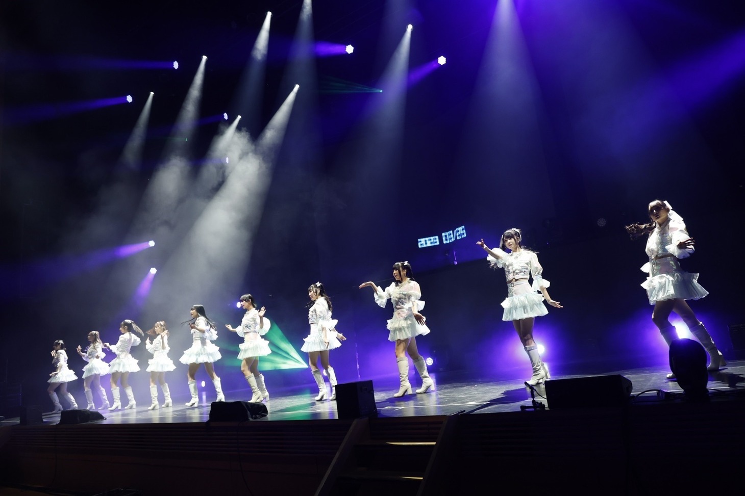 「≠ME 4th ANNIVERSARY PREMIUM CONCERT」の様子。(c)YOANI/KING RECORDS