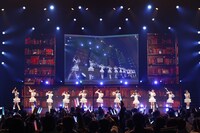 「≠ME 4th ANNIVERSARY PREMIUM CONCERT」の様子。(c)YOANI/KING RECORDS