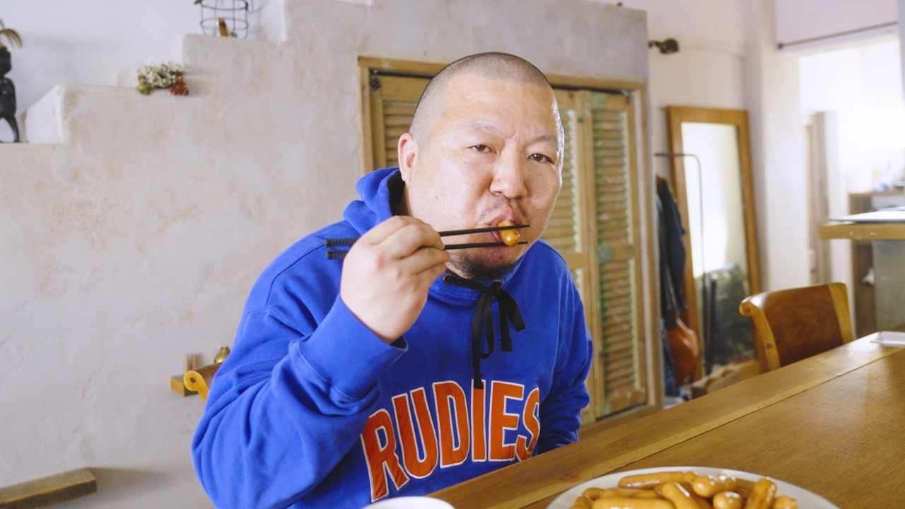 崇勲「遭遇」ミュージックビデオより。