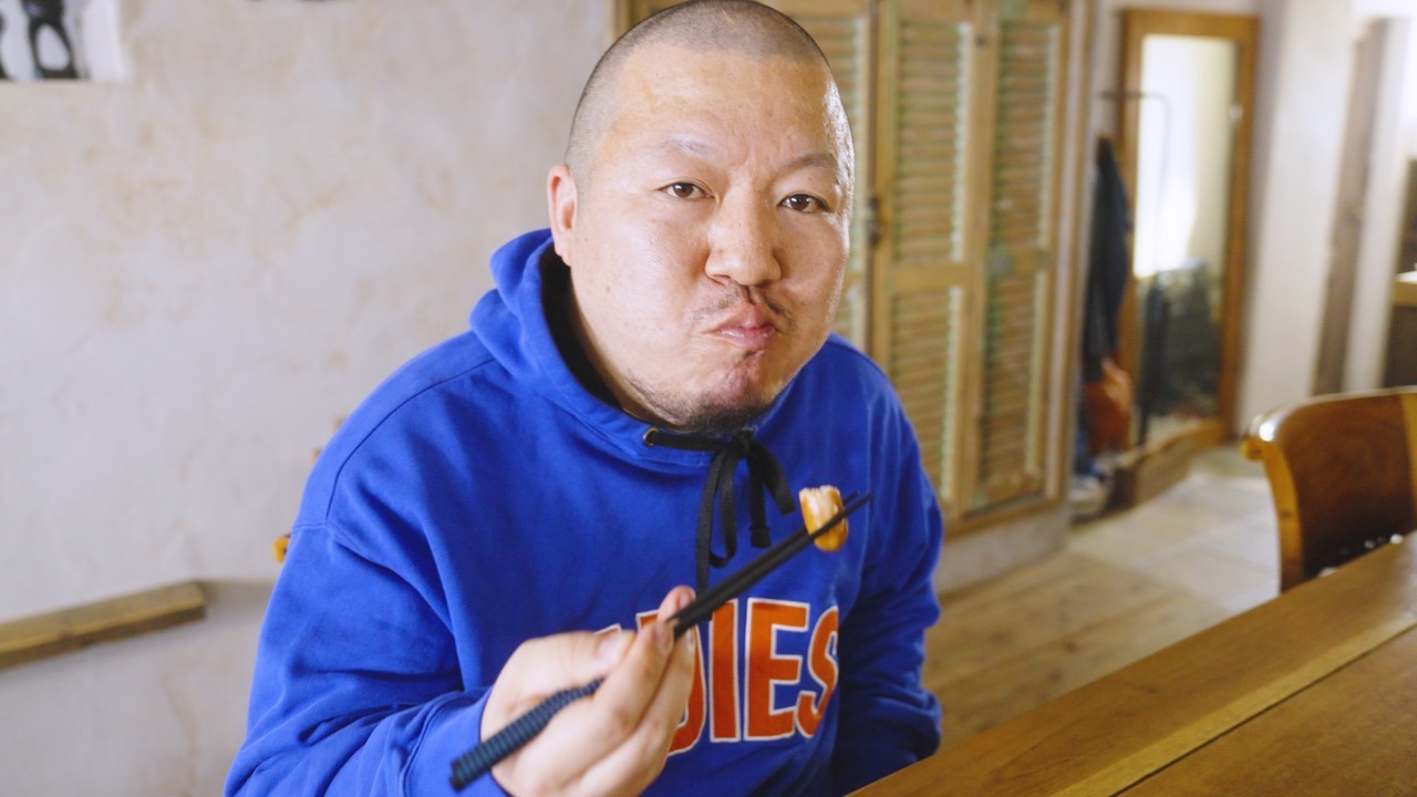 崇勲「遭遇」ミュージックビデオより。