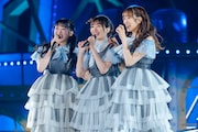 左から富田鈴花、佐々木美玲、佐々木久美。（撮影：上山陽介）