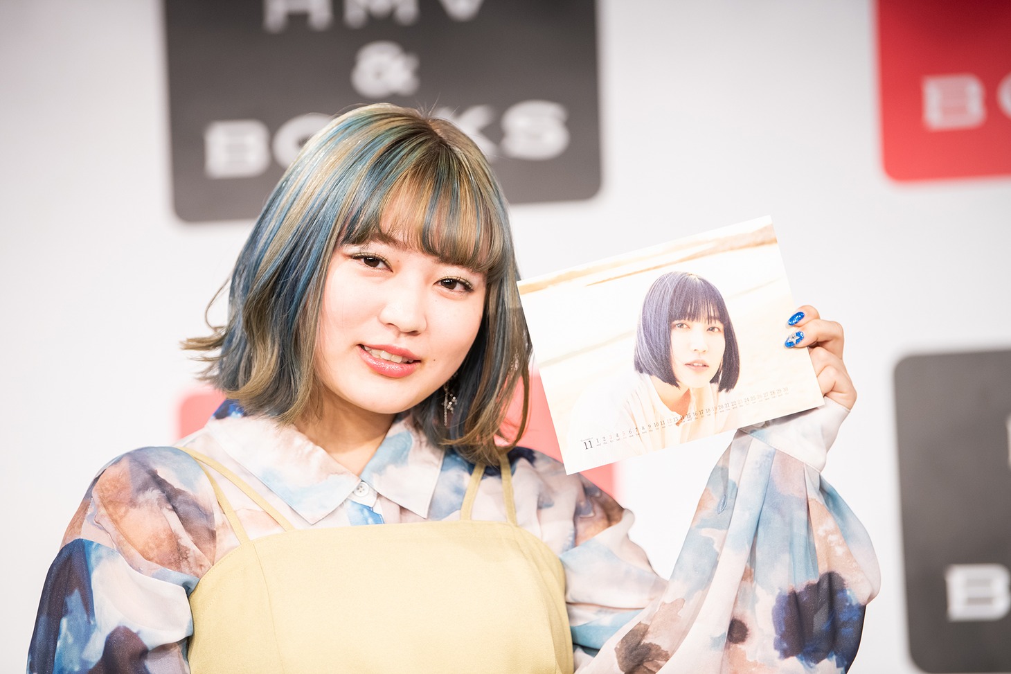 お気に入りカットと同じアンニュイな表情をする柏木ひなた。