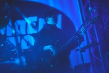 後鳥亮介（B / indigo la End）（撮影：鳥居洋介）