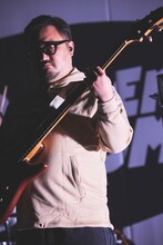 休日課長（B / ゲスの極み乙女）（撮影：鳥居洋介）