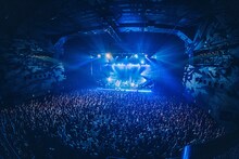 This is LASTのライブの様子。