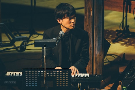 蓮沼執太（Vo, Key）（撮影：後藤武浩）