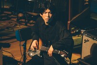 石塚周太（G, B）（撮影：後藤武浩）