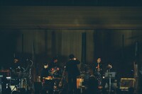 蓮沼執太フィル「ミュージック・トゥデイ」より。（撮影：後藤武浩）