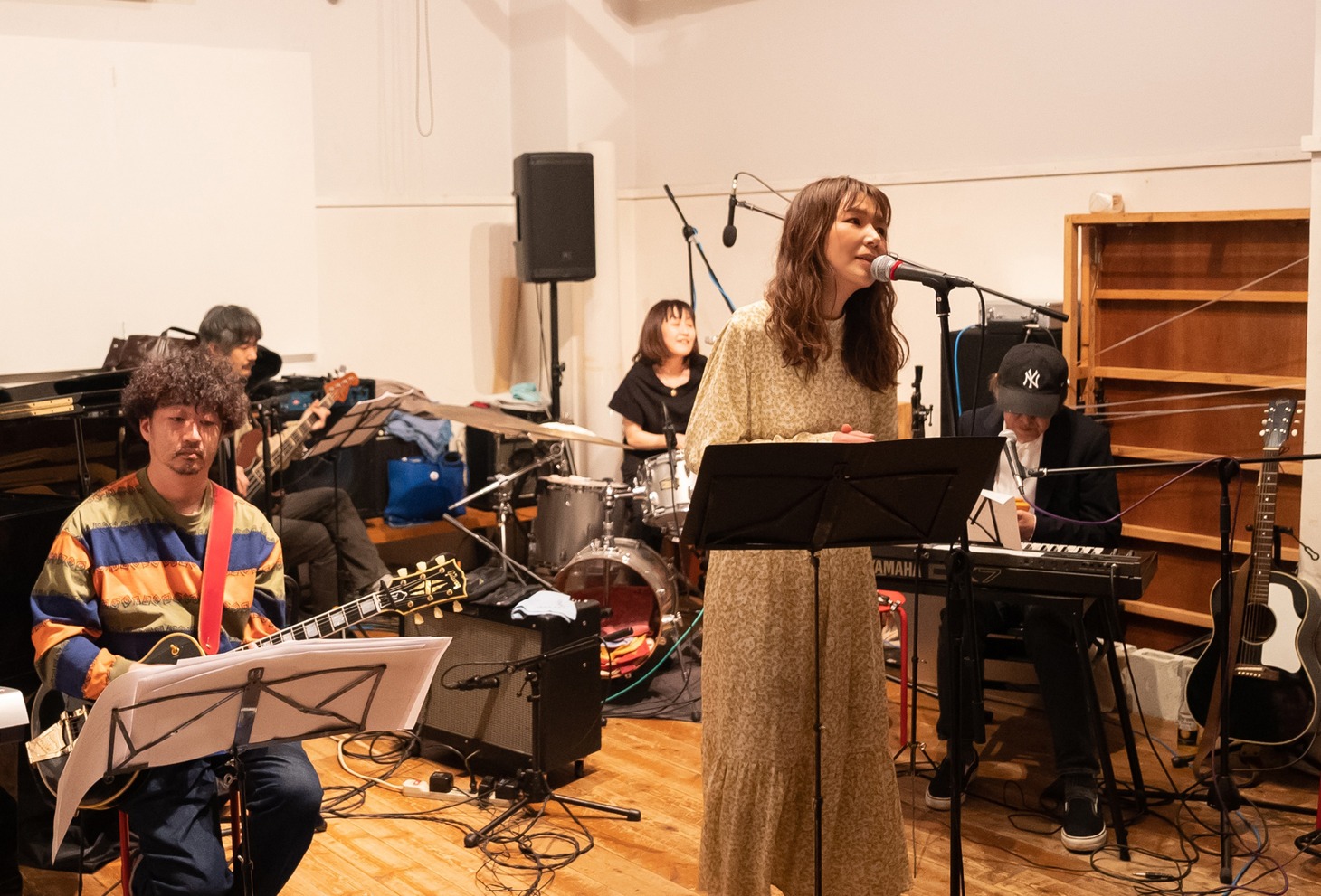 青野りえ「Rain or Shine」リリースライブの様子。