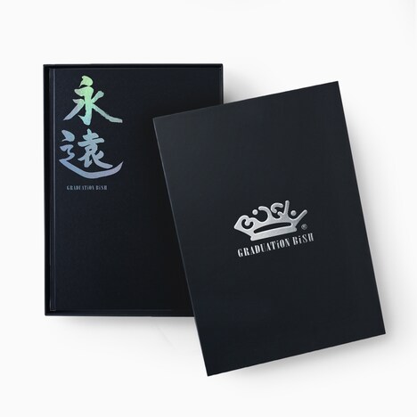 BiSHなりの「卒業アルバム」6人全員デラックス版外観