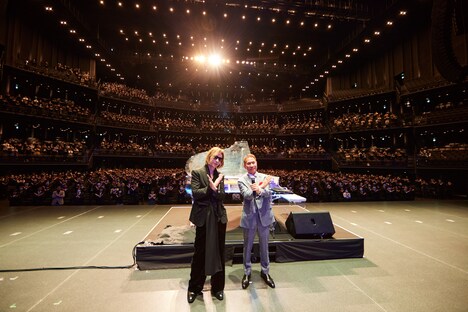 アウトソーシンググループ合同入社式の様子。