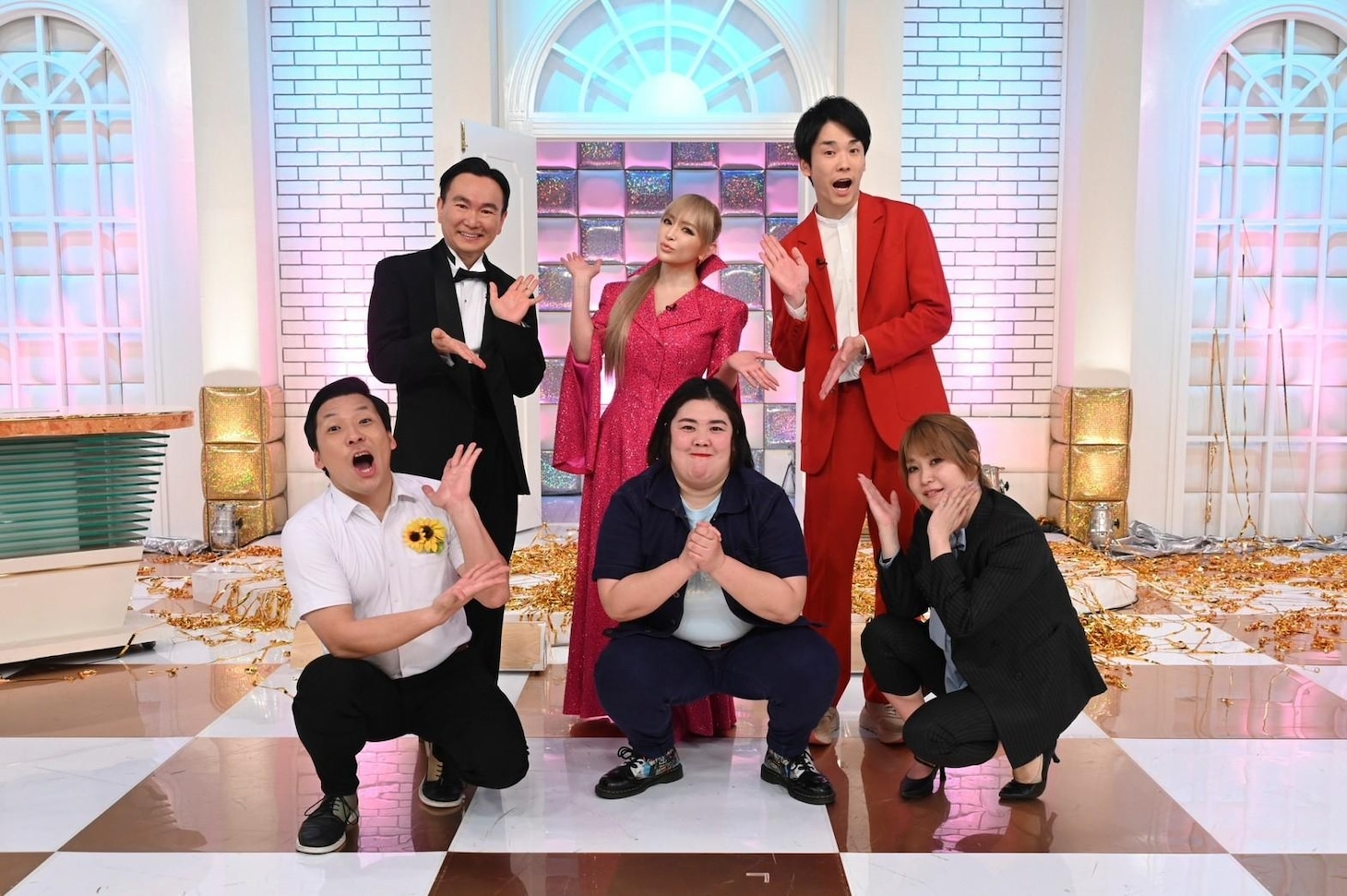 「かまいガチ」に出演する（前列左から）インディアンス田渕、紅しょうが、（後列左から）かまいたち山内、浜崎あゆみ、かまいたち濱家。(c)テレビ朝日
