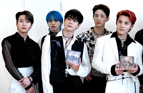 左から川尻蓮、大平祥生、豆原一成、佐藤景瑚、川西拓実。