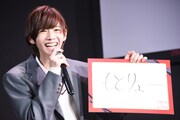 橋本涼（HiHi Jets）の新たなあだ名「もとりょー」を発表する田村海琉（少年忍者）。