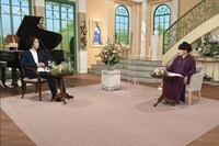 左から角野隼斗、黒柳徹子。(c)テレビ朝日