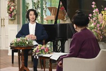 左から角野隼斗、黒柳徹子。(c)テレビ朝日