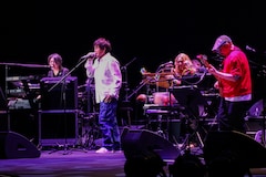 SING LIKE TALKINGデビュー35周年記念ライブを東阪で開催、記念日にはゲスト出演も