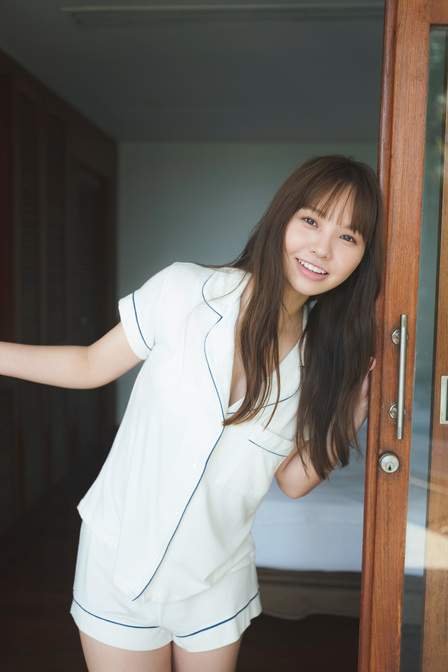 人気画像10位は「『どこを見ればいい？』NMB48本郷柚巴、写真集の新規カット」より、本郷柚巴（NMB48）「どこを見ればいい？」先行カット。