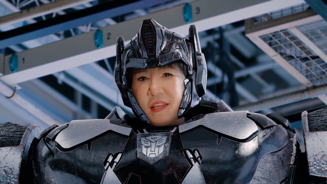 和田アキ子、巨大ロボに変形