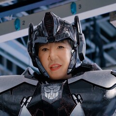 和田アキ子、巨大ロボに変形