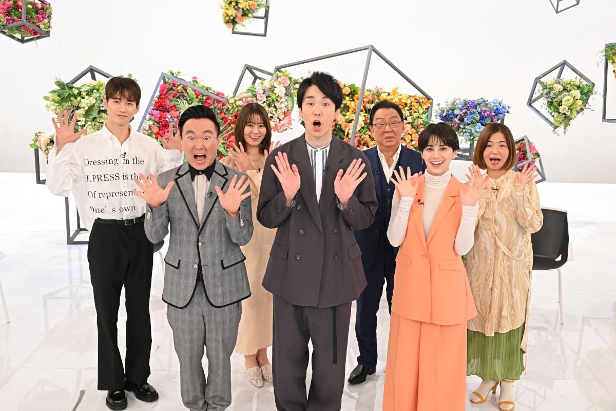 前列左からかまいたち、ホラン千秋。後列左から佐藤景瑚（JO1）、山崎怜奈、梅沢富美男、大久保佳代子。 (c)TBS