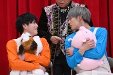 見つめ合うハルとアロハ。